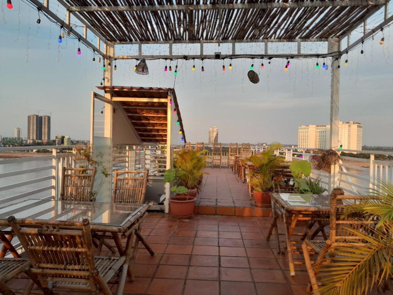 4 Rivers Hotel Phnom Penh Exterior photo