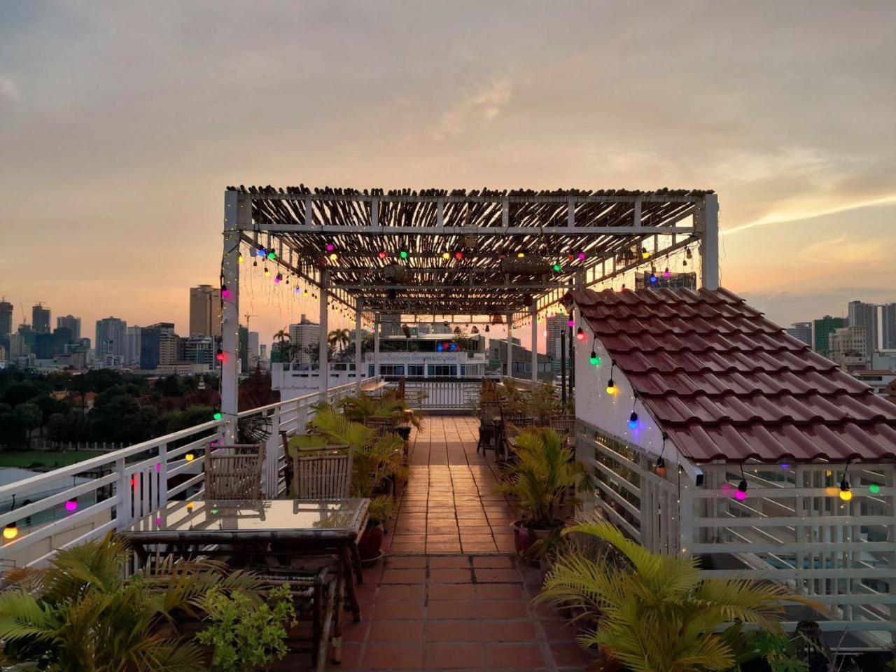 4 Rivers Hotel Phnom Penh Exterior photo