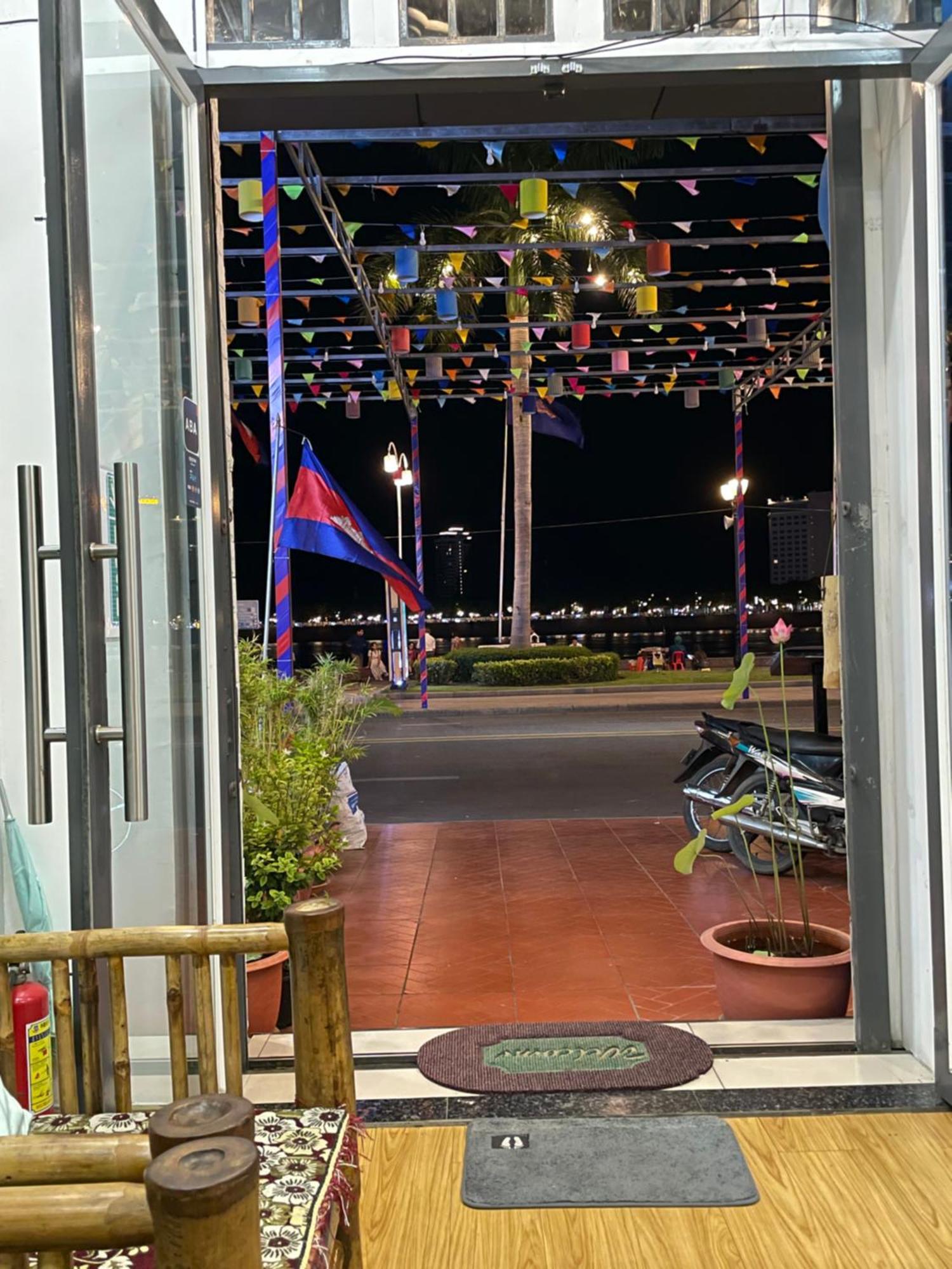 4 Rivers Hotel Phnom Penh Exterior photo