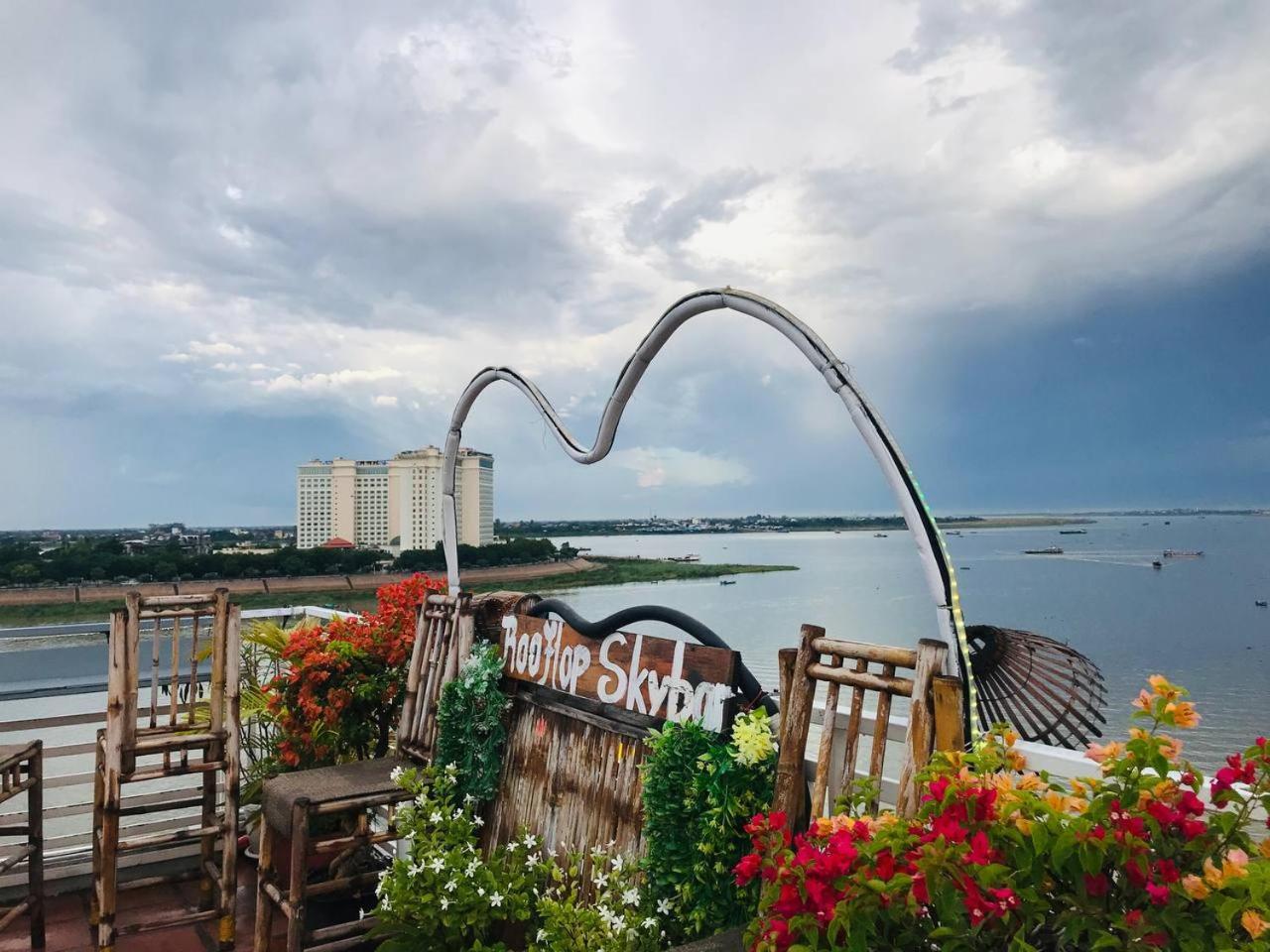 4 Rivers Hotel Phnom Penh Exterior photo