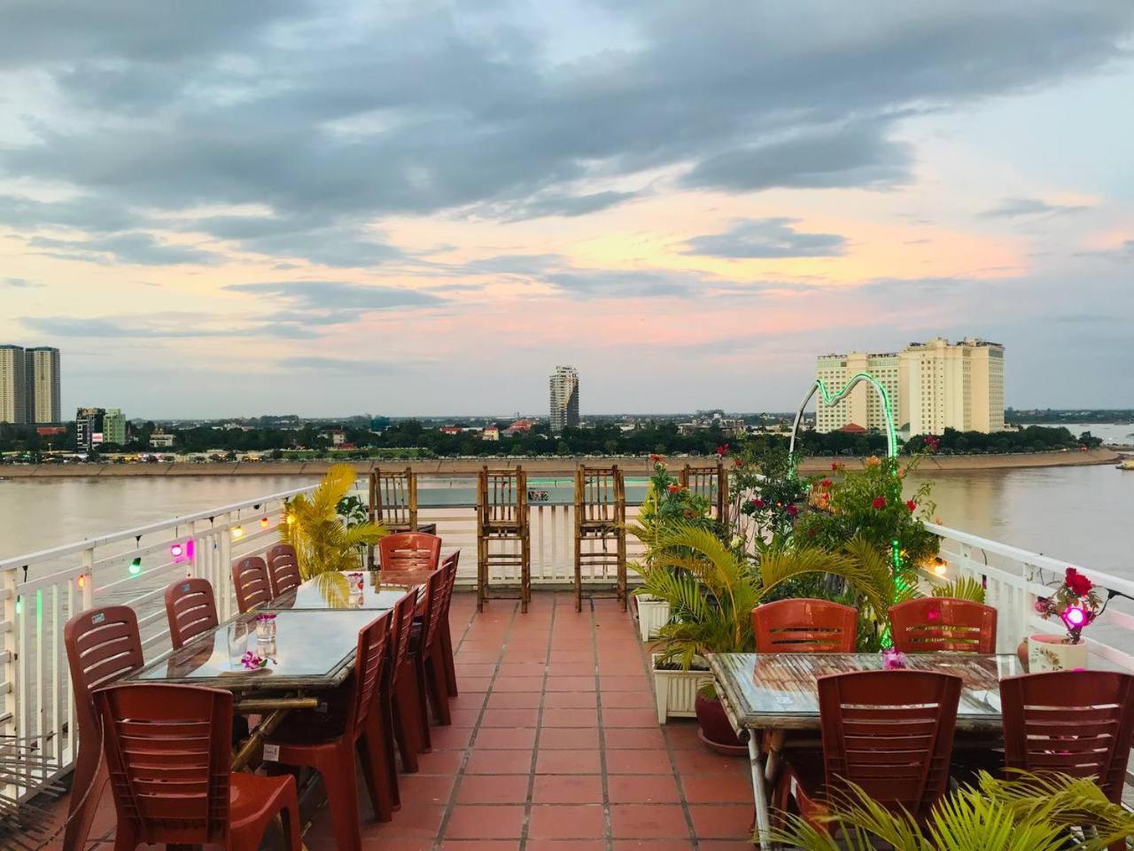 4 Rivers Hotel Phnom Penh Exterior photo