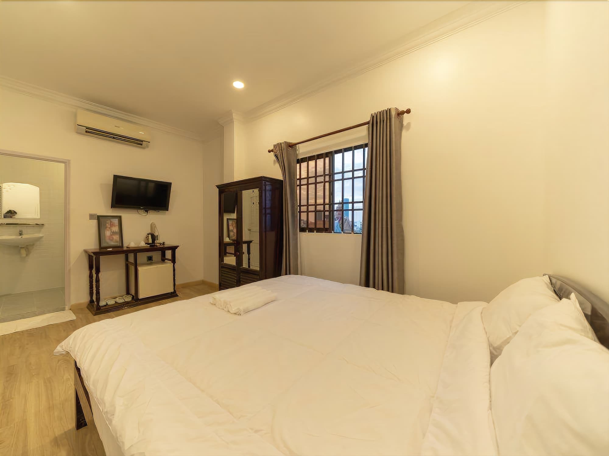 4 Rivers Hotel Phnom Penh Exterior photo